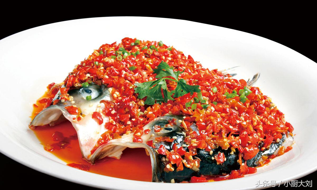 剁椒蒸鱼头湘菜大师自己炒剁椒,湘菜大厨剁椒鱼