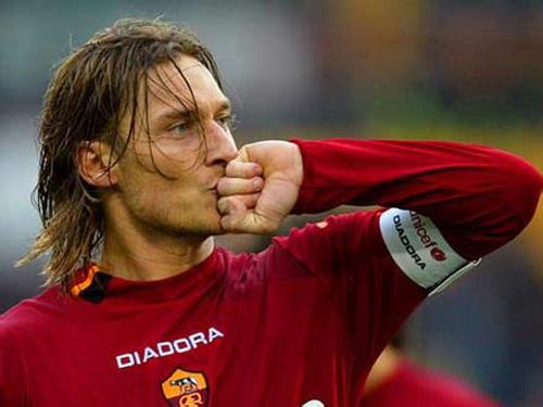 传奇永不谢幕英雄永不迟暮,足球传奇永不谢幕