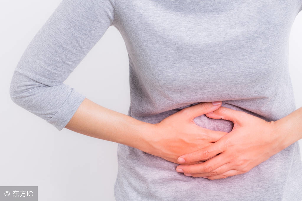 大姨妈量少发黑有血块怎么办,月经量少发黑有血块是怎么回事