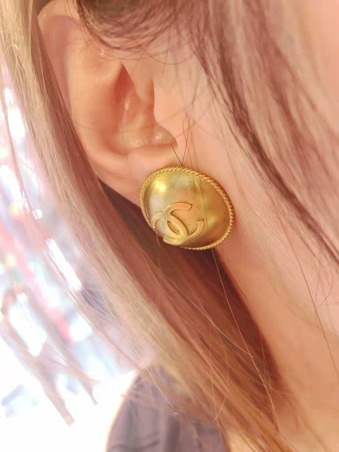 原来冲绳的二手中古店这么好逛，几百块巴宝莉，LV旅行包才4千！