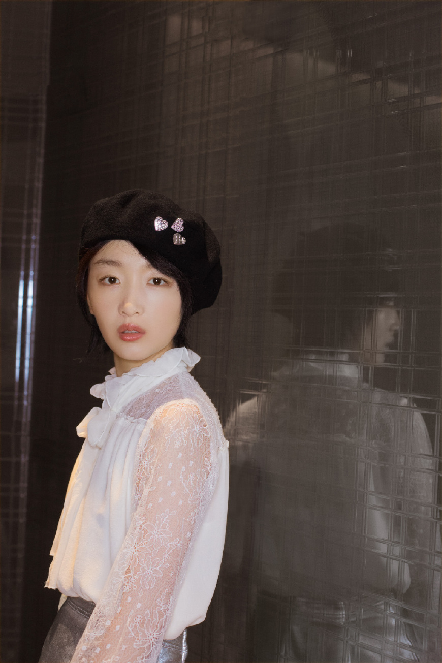 26岁周冬雨自信正视平胸,“我的胸是和我的身材匹配的!”