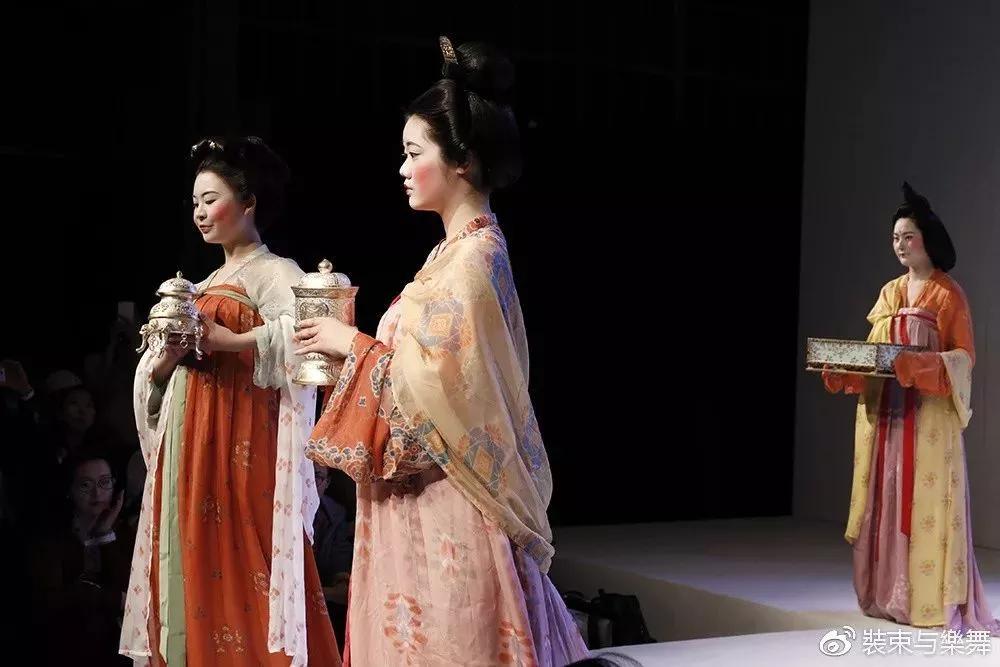 11年复原200套汉服,年轻人重新找回断代300年的汉服