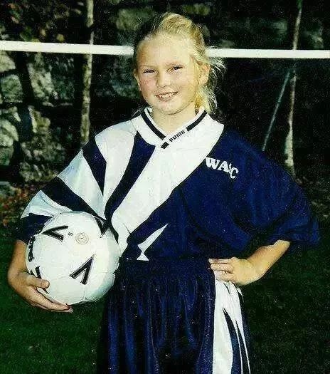 这个经历84段恋情,圈粉5亿的歌手:做自己,全世界都会为你鼓掌