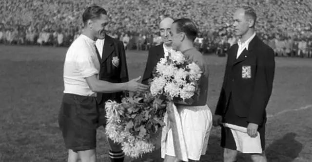 玻尔年轻时,玻尔年轻时的样子