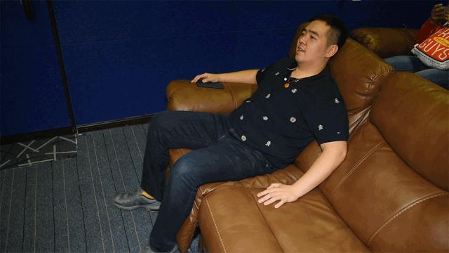 2000+部电影、游戏任意撸!这家影院堪称反套路约会NO.1圣地!