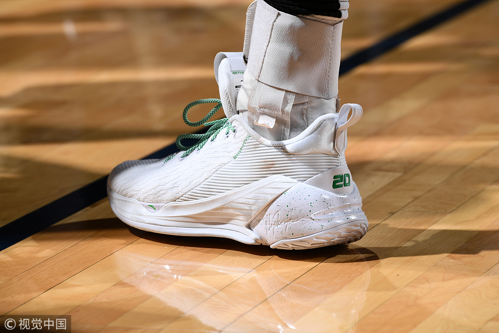 今日nba上脚球鞋欧文,今日nba球鞋上脚精选新浪看点