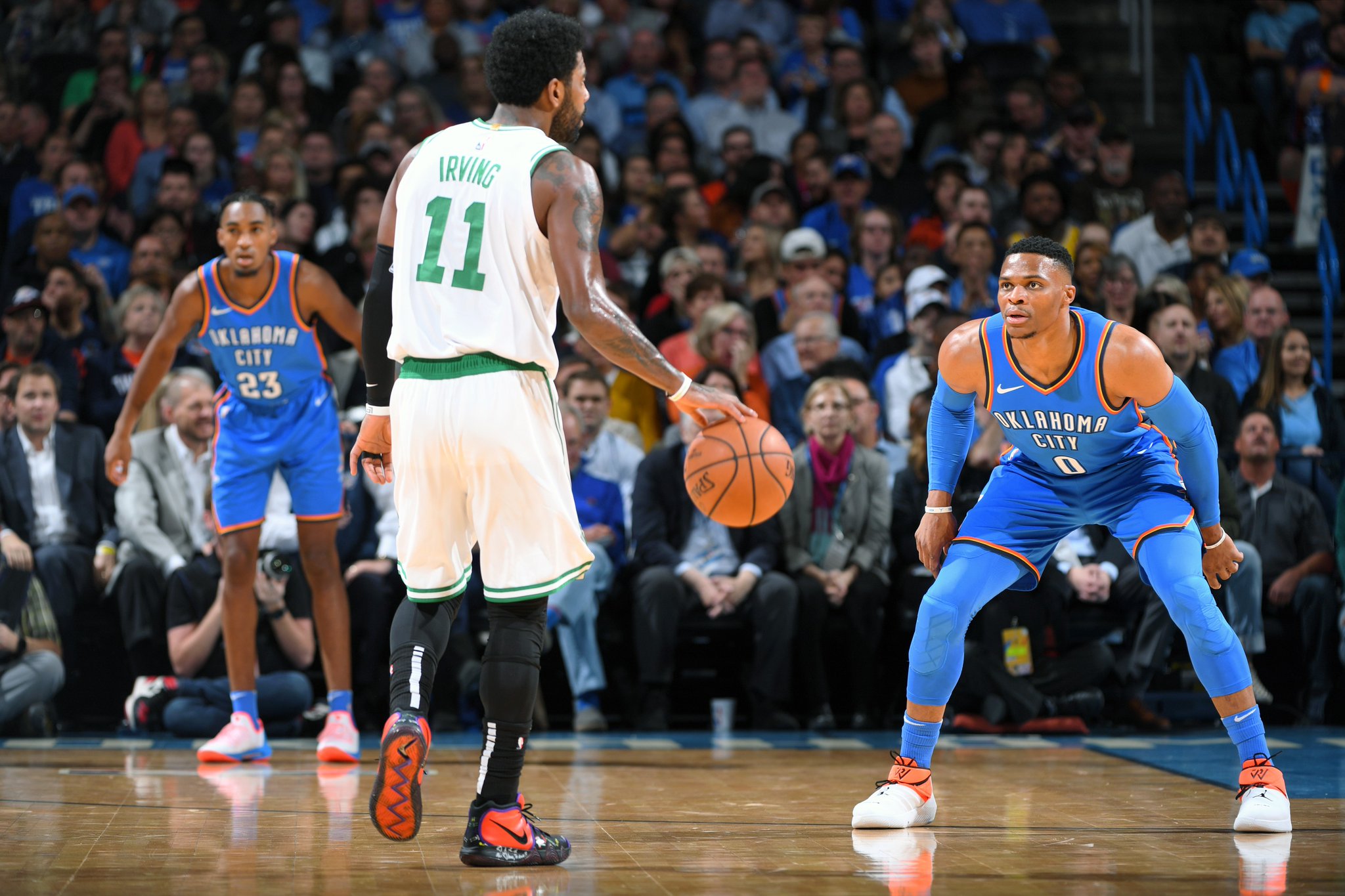 今日nba上脚球鞋欧文,今日nba球鞋上脚精选新浪看点