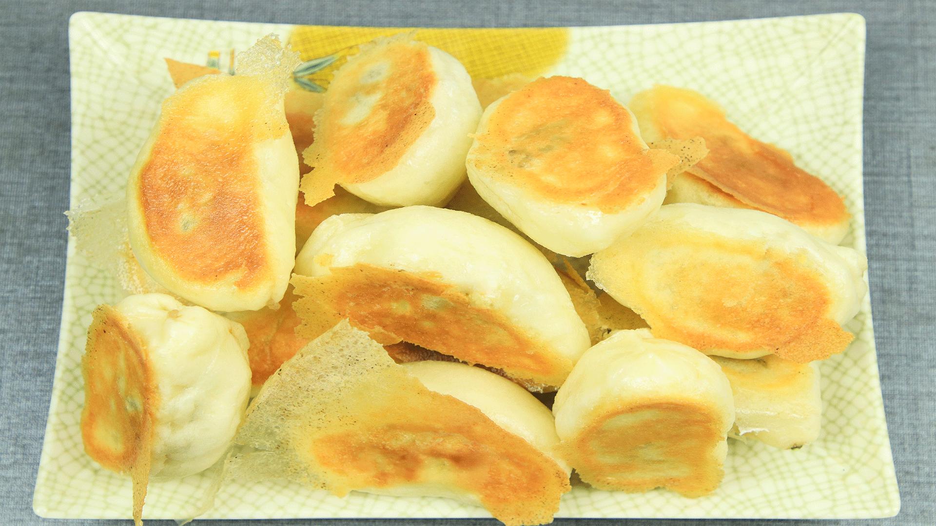 一碗面，一盆肉馅，学会这两个技巧，上锅一煎做焦香酥脆的水煎包