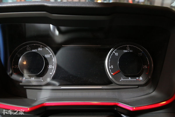 搭载v6发动机275匹马力的越野车,750匹马力的斯堪尼亚