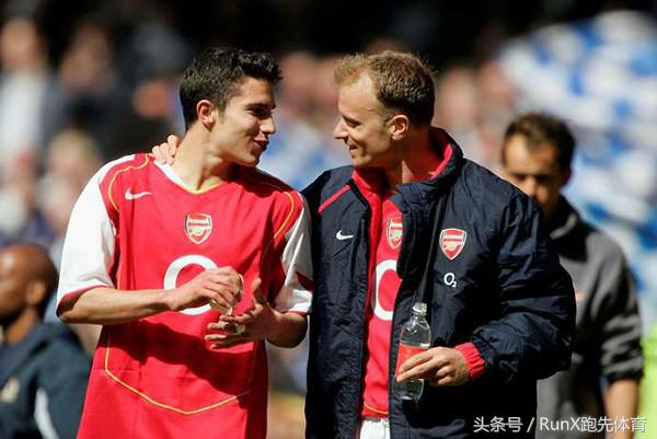 范佩西阿森纳英超红牌,范佩西告别英超发文