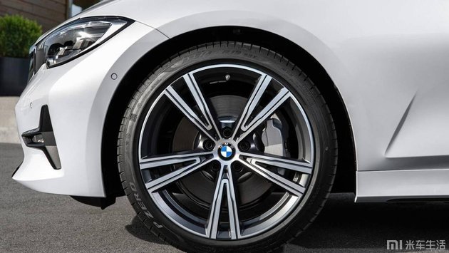 新款宝马3系对比同级别车型,目前新款宝马3系值得买吗