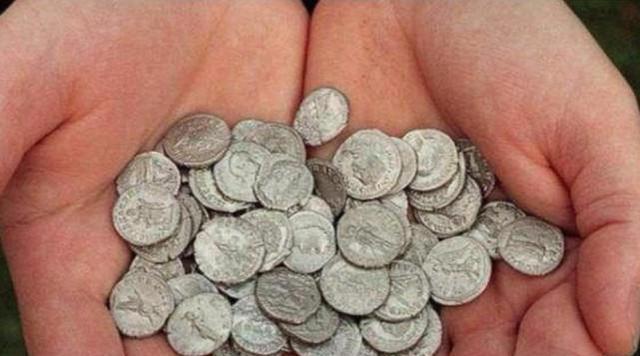 国外情侣买旧物发现6枚钻戒各国发生同样的事怎么处理