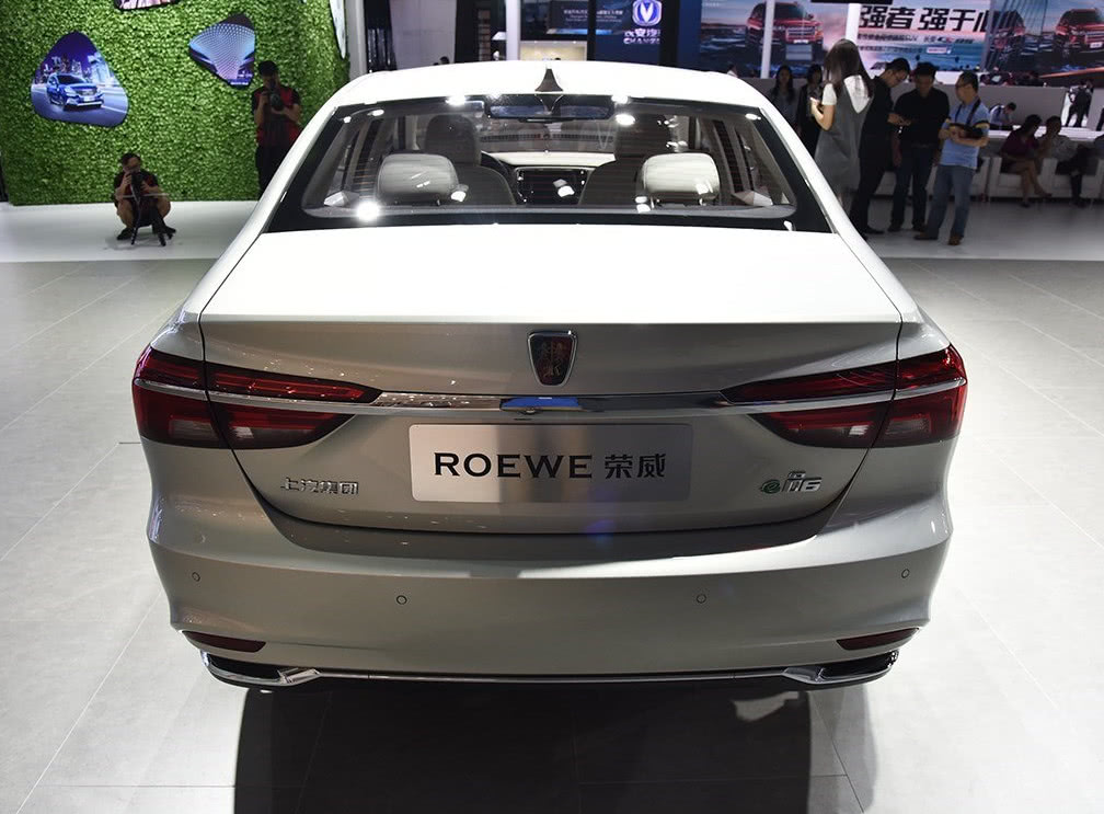 荣威ei6油电混实际油耗,2019款荣威ei6混动怎么样用车感受