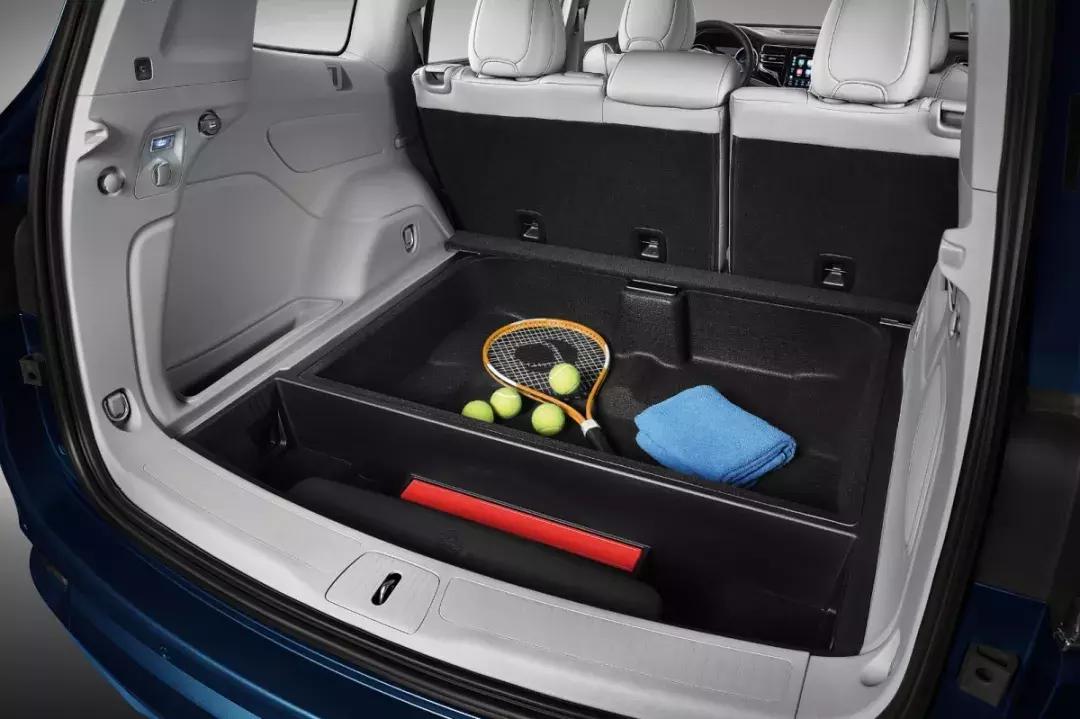 梁洪的私人订制丨用全知全能的Jeep指挥官，载一程惊喜与浪漫