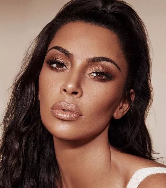 杨幂同款单眼皮红色系妆容,杨幂御用化妆师教你打造减龄妆