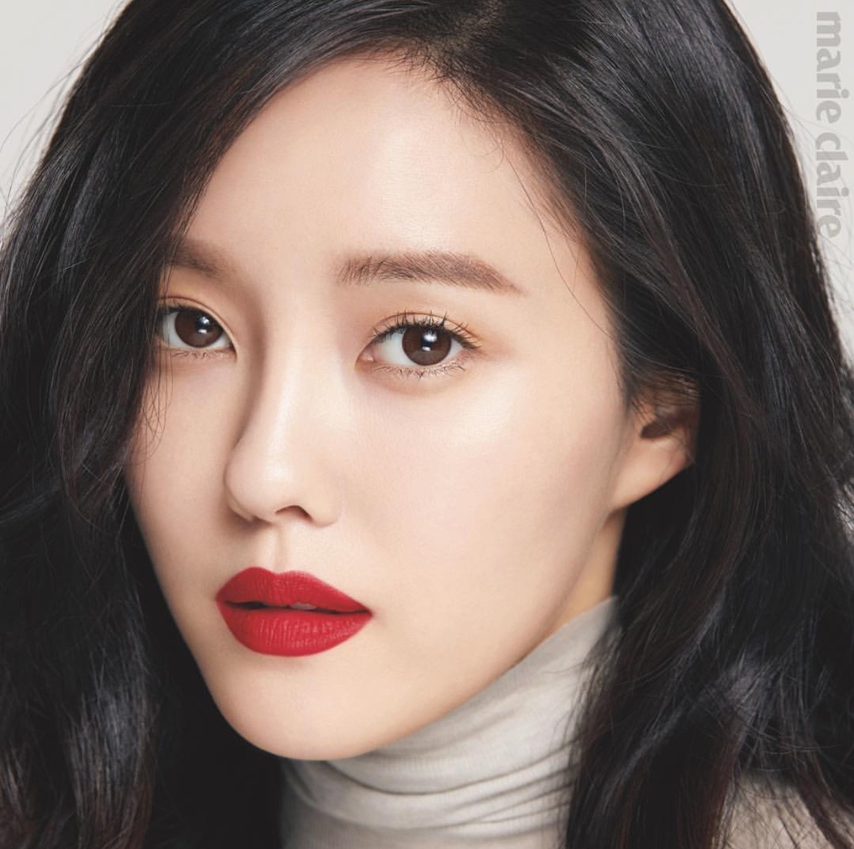 杨幂同款单眼皮红色系妆容,杨幂御用化妆师教你打造减龄妆