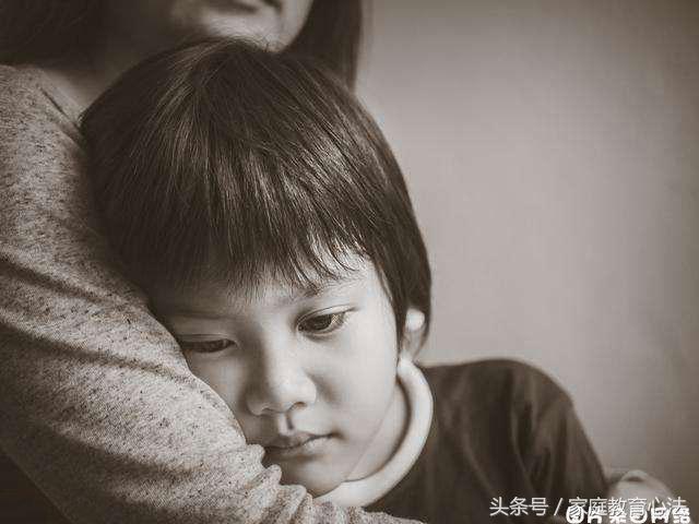 孩子性格胆小怕事内向表现有哪些,改善孩子内向胆小不敢说话的方法