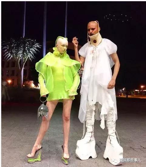 国外最近爆火的鞋子,国外很火的高跟鞋