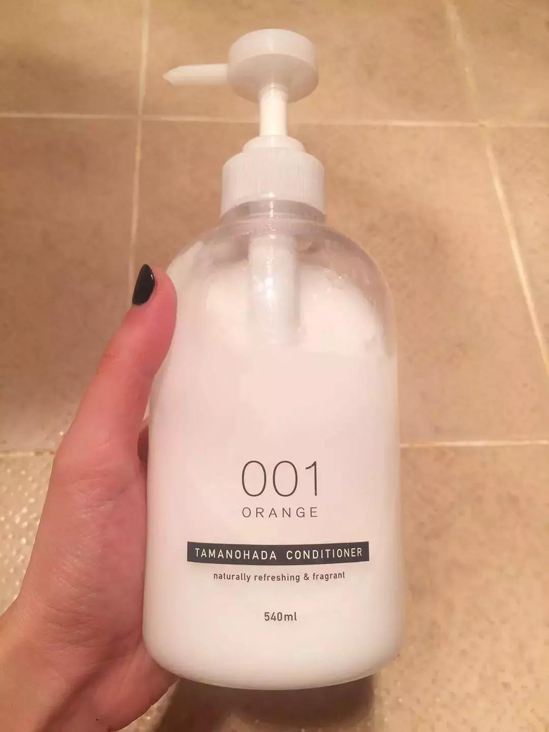 她希望头发躁起来，我希望头发乖一点