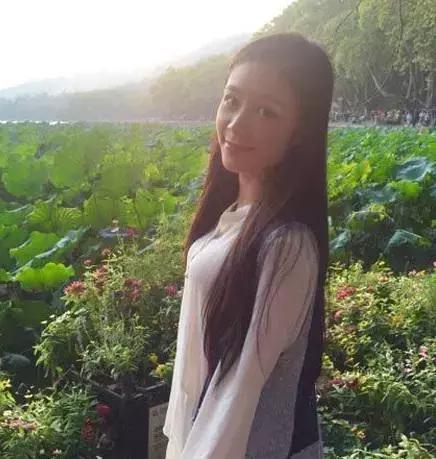 意大利美女足球记者,国内足球场边美女记者