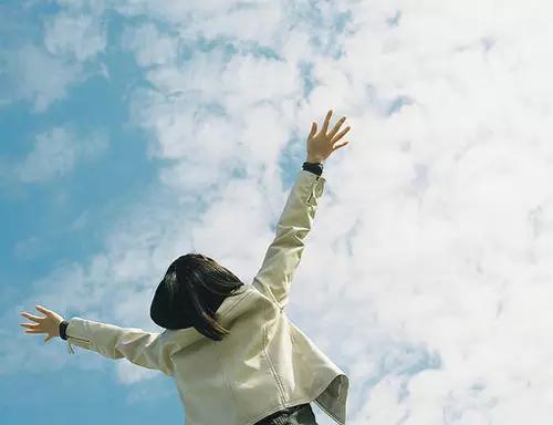 认识没多久的女生问你借钱,如果喜欢的女生问你借钱