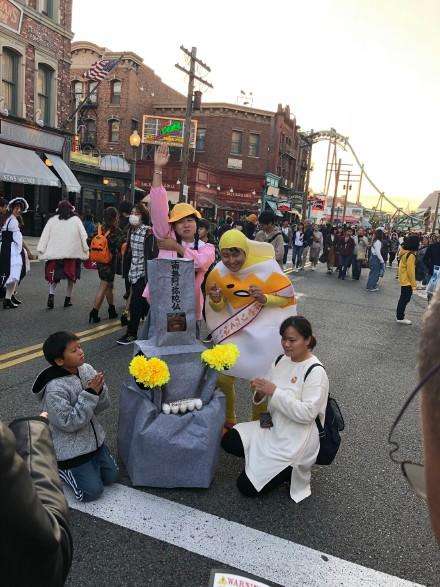 「南方资讯」日本东京万圣节上演‘百鬼夜行’，5名绅士失手被捕