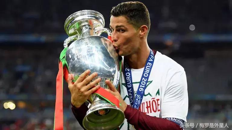 足球是男人玩的,足球是男生的浪漫