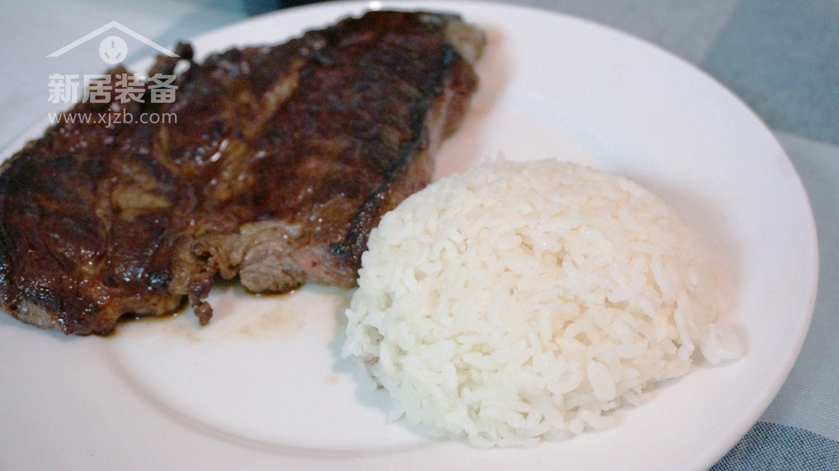 来一碗香喷喷的大米饭,来一碗最好吃的白米饭