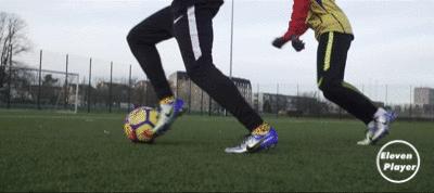 阿德里亚诺连续过人,阿德里亚诺背身拿球