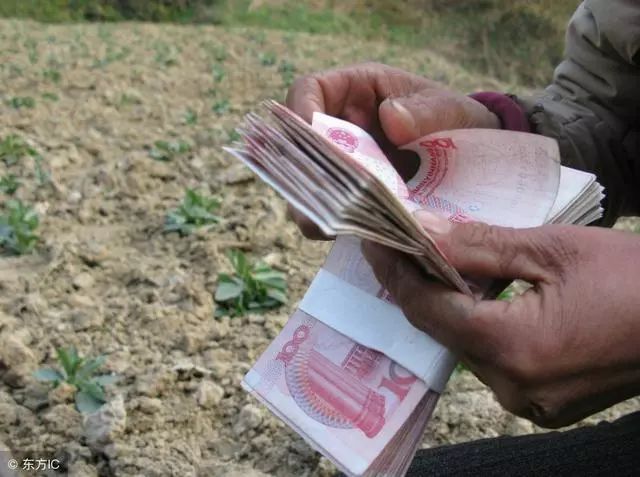 村里征集体地补偿款怎么分,村民集体土地补偿款怎样分配