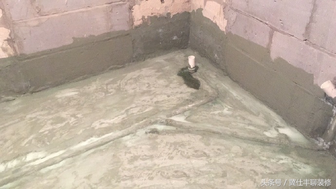 一洗衣服就反水怎么办,洗衣机地漏排水返水怎么解决