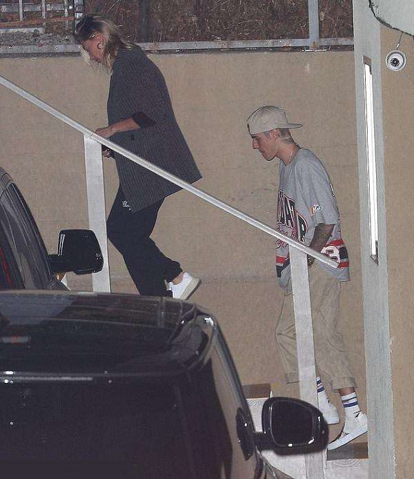 比伯深夜发布长文完整,比伯剪头