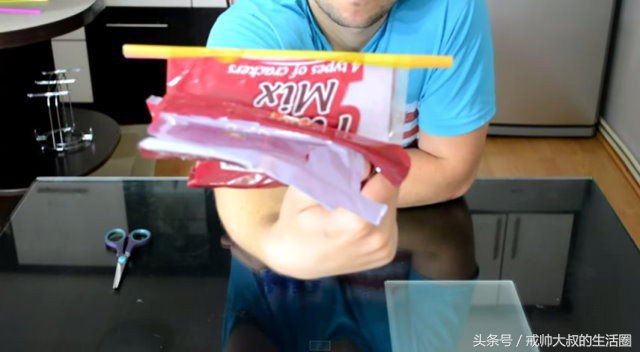 用吸管做封口夹一根就够了,自制封口夹用吸管