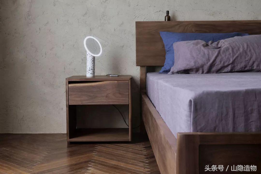 一个卧室一张双人床,一个房间两张实木床照片