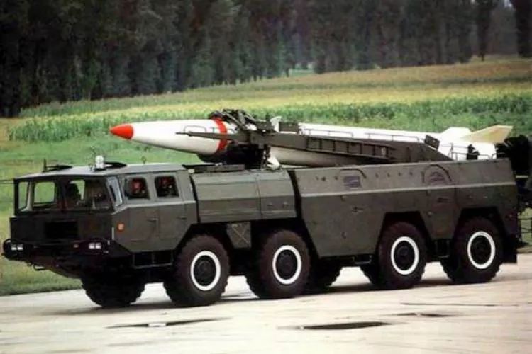 神奇的“同城快递”，教你如何辨认东风“中近程导弹三剑客”