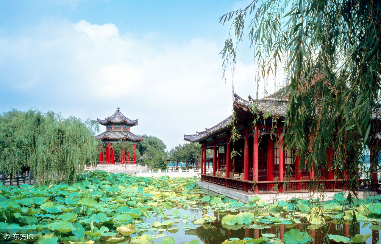 冬季山东山泉水最美最有韵味？济南山泉水美？泰山上下一片银白？