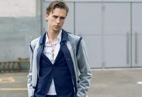 冬天不穿棉袄怎么穿不光保暖还帅,想在冬天也继续保持肌肤干净