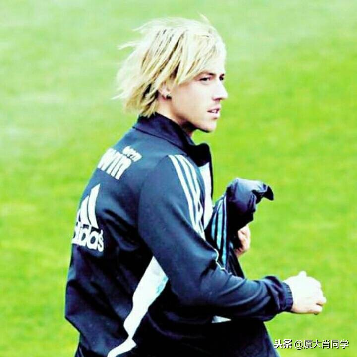 在中国家喻户晓的足坛十大巨星,谈论明星的颜值