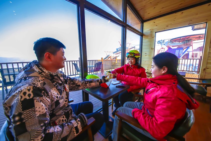 薛家寨照金国际滑雪场,热雪奇迹滑雪场高级道