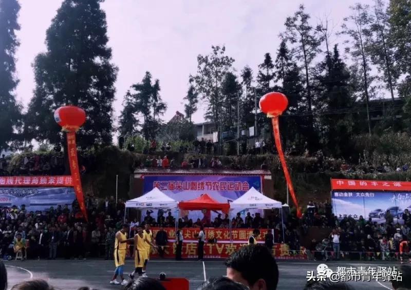 2000公里外的野球场,藏着他与篮球最深的热爱|那些不一样的故事