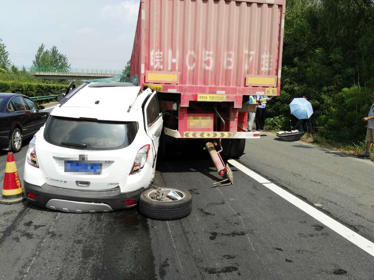 高速公路停车后车追尾谁的责任,高速公路上追尾事故车谁的责任