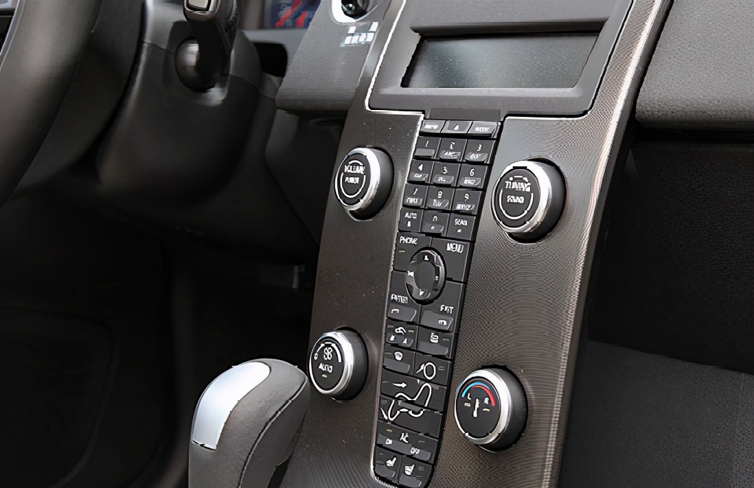 沃尔沃双门轿跑c30,坦克70多万车