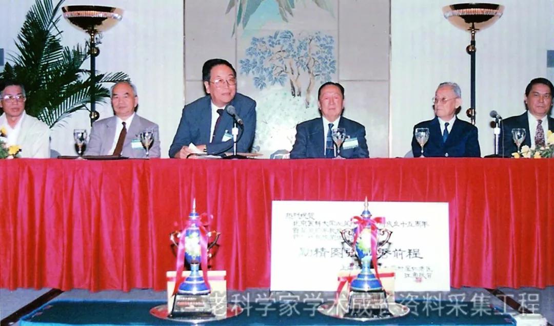 中国著名泌尿外科吴阶平教授,吴阶平泌尿外科学上中下册