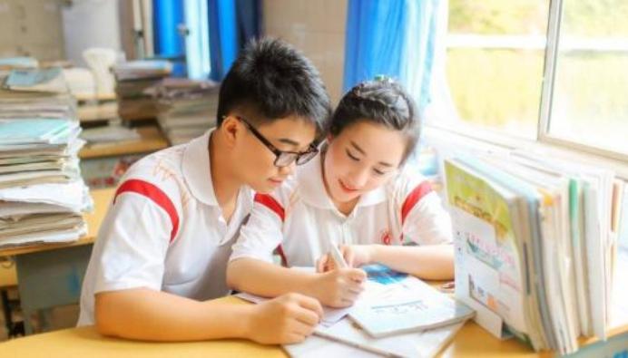 发现女儿早恋的正确引导方法初中,初中发现女儿早恋的正确引导方法