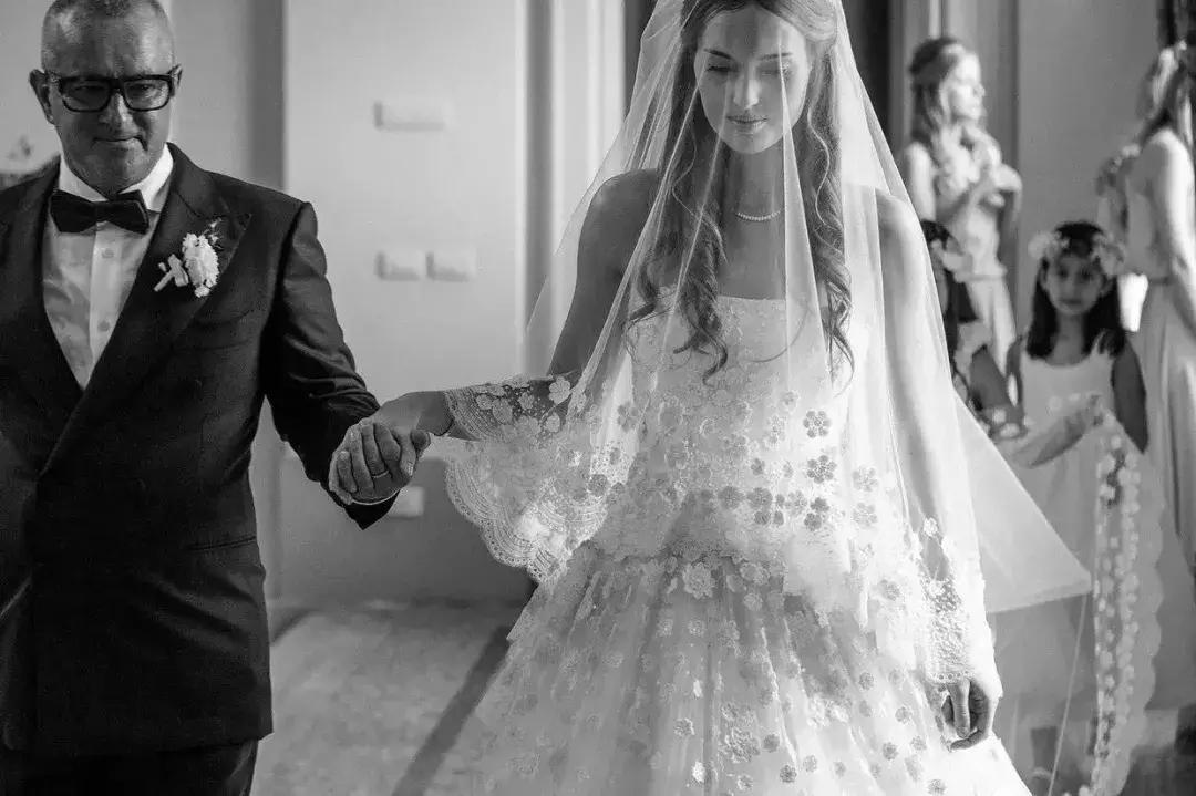 备婚的新娘们视频,备婚中式婚纱推荐