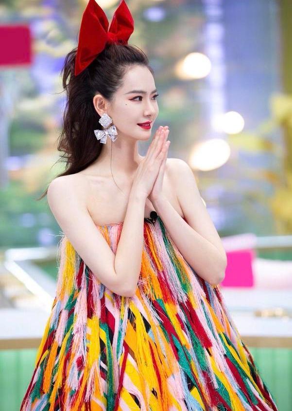 戚薇力荐的眼霜,用后黑眼圈细纹都没了,李佳琦:确实不错