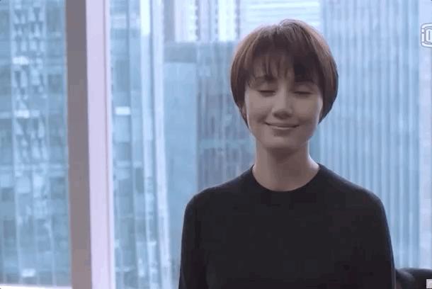 袁泉穿健美裤走机场,衣服简单没亮点,一双“美腿”却闪瞎眼