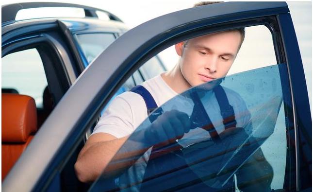 车玻璃膜起泡用吹风机可以除去吗,新几个月贴的车玻璃膜起泡