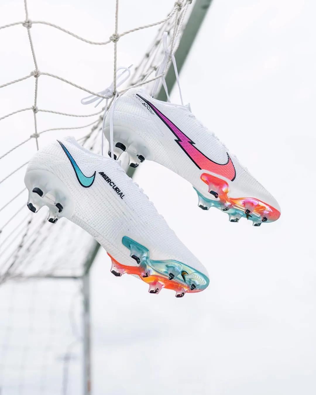 推荐几款又酷又帅的足球鞋,性价比极高的实战好鞋推荐足球鞋