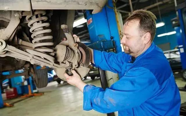 手动挡离合器太沉怎么解决,启辰d50离合器踩着特别沉怎么解决